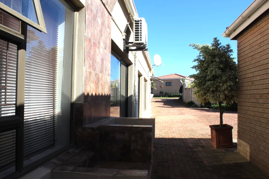 2 Bedroom Property for Sale in Jeffreys Bay Central Eastern Cape